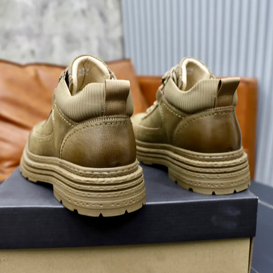 Ex-factory price: 640 thick wool imported from Australia Brand: UGG genuine purchasing agent Size: 39-44 Grade: Official website 1:1 Material: First layer of genuine leather waterproof and antifreeze upper Real wool lining Original non-slip and wear-resistant lightweight and soft outsole Style category: Men's casual shoes Trendy style Comfortable on the feet Color: Real picture color